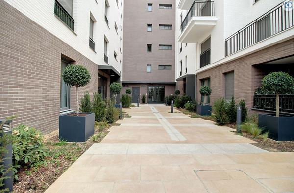 STUDIO MEUBLE 24m2 - RUEIL-MALMAISON 500m du COEUR DE VILLE - IMMEUBLE RECENT - ORIENTE SUD