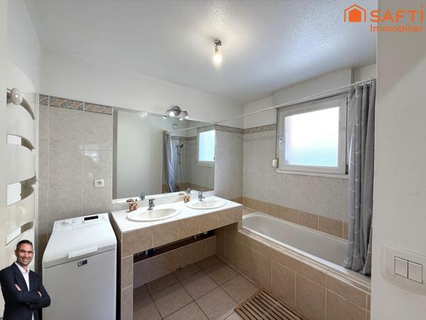 Superbe appartement de 3 pièces disposant d'une terrasse, d'un jardin, d'une place de stationnement privée et d'un garage !