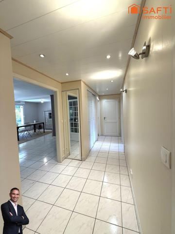 Superbe appartement de 3 pièces disposant d'une terrasse, d'un jardin, d'une place de stationnement privée et d'un garage !