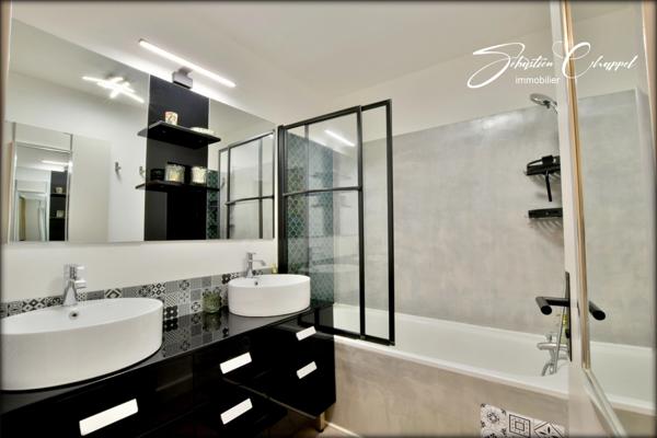 Appartement à vendre 3 pièces ,2 places de parking ,dernier étage AGDE (34)