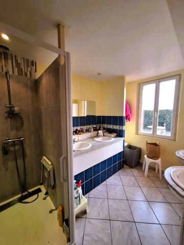 Maison familiale rénovée de 121 m² habitables + espaces complémentaires Terrain clos de 1 417 m²