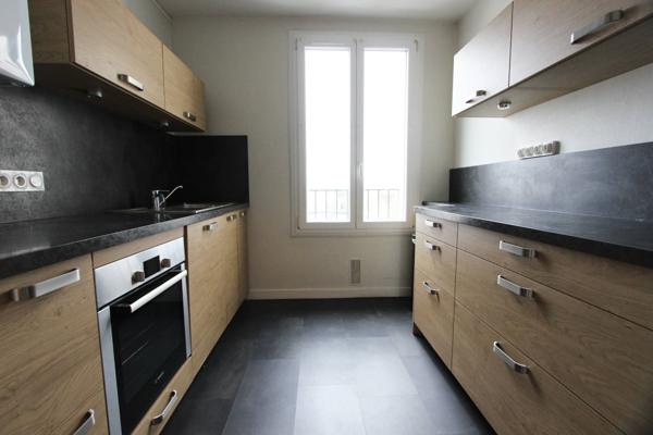 UN APPARTEMENT DE TYPE 3, MEUBLÉ, A PROXIMITÉ DE L’HÔPITAL. -