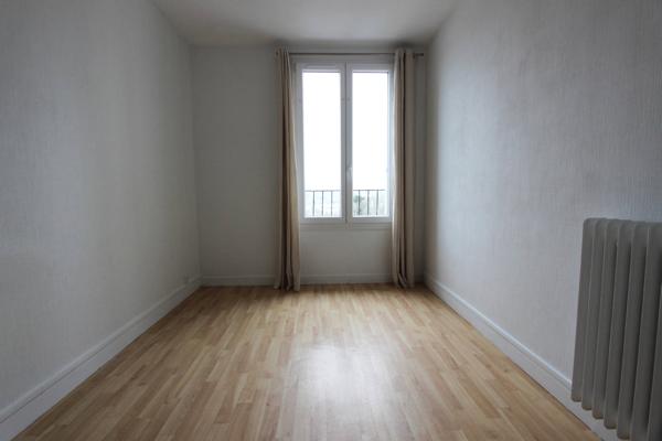 UN APPARTEMENT DE TYPE 3, MEUBLÉ, A PROXIMITÉ DE L’HÔPITAL. -