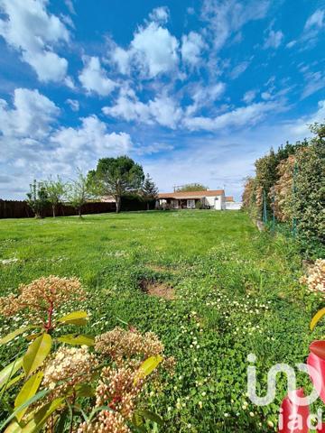 Maison traditionnelle 5 pièces de 104 m² à Saint-Pierre-le-Vieux (85420)