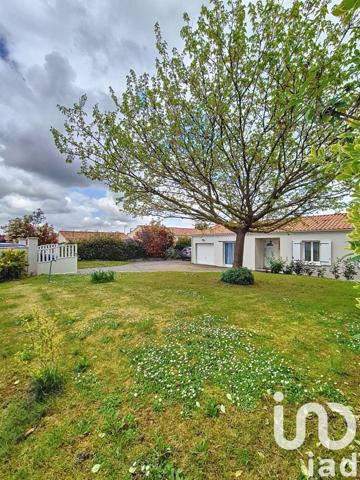 Maison traditionnelle 5 pièces de 104 m² à Saint-Pierre-le-Vieux (85420)