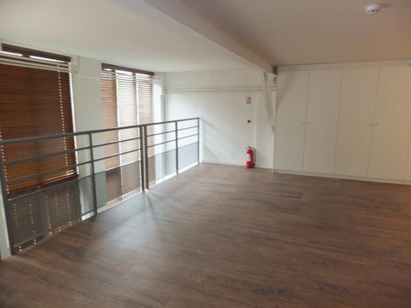 Bureau 15 pièces - 653 m²