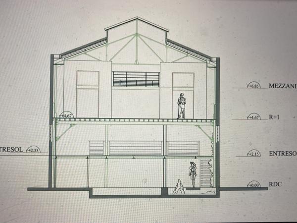 Bureau 15 pièces - 653 m²
