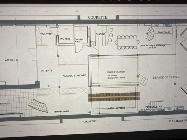 Bureau 15 pièces - 653 m²