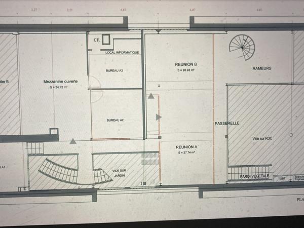 Bureau 15 pièces - 653 m²