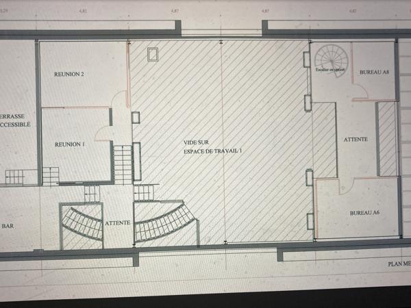 Bureau 15 pièces - 653 m²