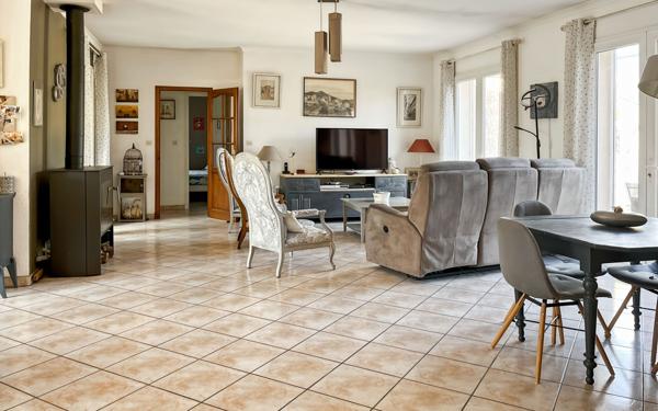 Maison à vendre    6 pièces •  Marseillan