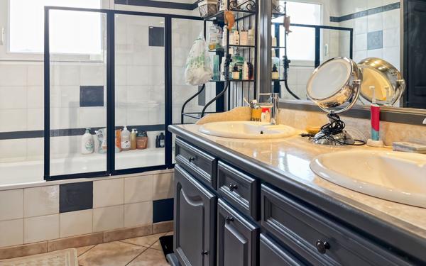 Maison à vendre    6 pièces •  Marseillan