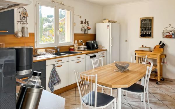 Maison à vendre    6 pièces •  Marseillan