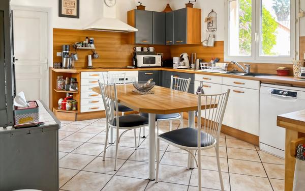 Maison à vendre    6 pièces •  Marseillan