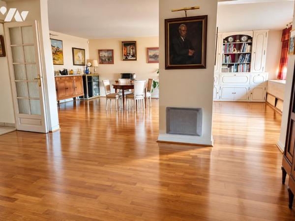 Paris 15e – Cambronne – Appartement familial 119 m² – Vue dégagée – Parking – À rafraichir.