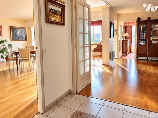 Paris 15e – Cambronne – Appartement familial 119 m² – Vue dégagée – Parking – À rafraichir.