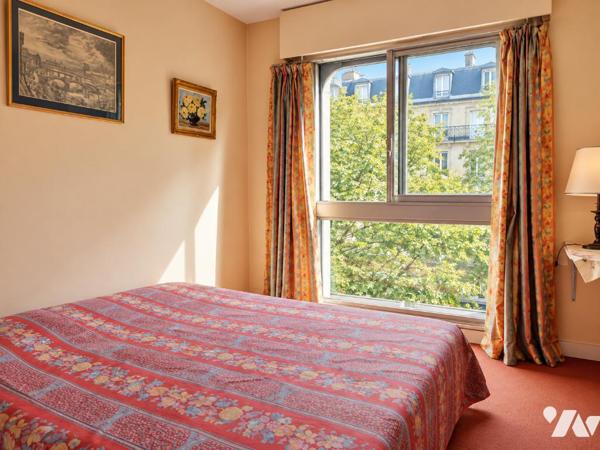 Paris 15e – Cambronne – Appartement familial 119 m² – Vue dégagée – Parking – À rafraichir.