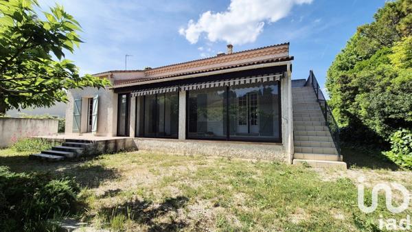 Maison 6 pièces de 146 m² à Le Thor (84250)