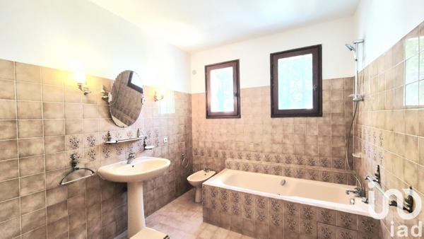 Maison 6 pièces de 146 m² à Le Thor (84250)