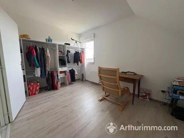 Vente                                                      Maison
                        
                     9 pièces                      167 m2                     à Bians-les-Usiers