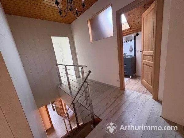 Vente                                                      Maison
                        
                     9 pièces                      167 m2                     à Bians-les-Usiers