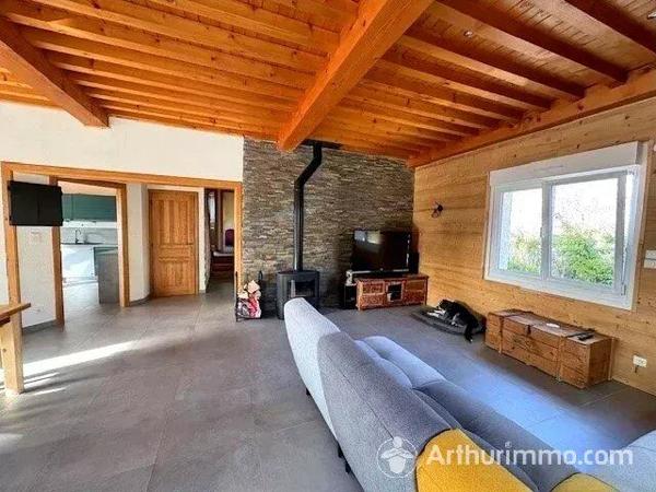 Vente                                                      Maison
                        
                     9 pièces                      167 m2                     à Bians-les-Usiers