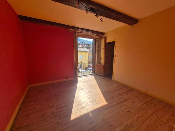 Maison 84m2 avec garage à rénover entièrement - Centre ville - idéal investisseur