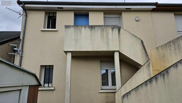 Immeuble de rapport à vendre à La Suze-sur-Sarthe dans la Sarthe (72210), ref : HB-1674   
GARE / COLLEGE