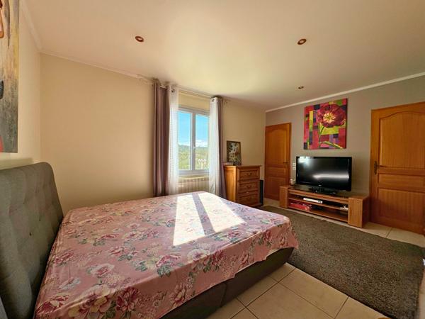 Villa de bon standing, au calme !