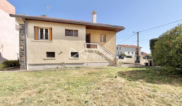 Villa de type 4 rénovée de 110 m² habitables, sur sous-sol complet à deux pas du centre ville.