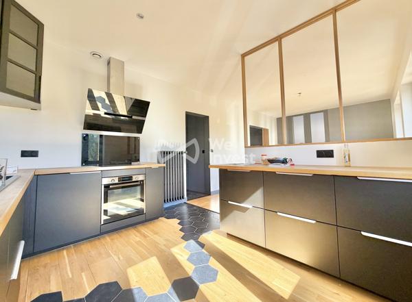 Villa de type 4 rénovée de 110 m² habitables, sur sous-sol complet à deux pas du centre ville.