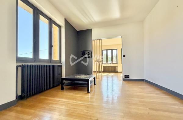 Villa de type 4 rénovée de 110 m² habitables, sur sous-sol complet à deux pas du centre ville.