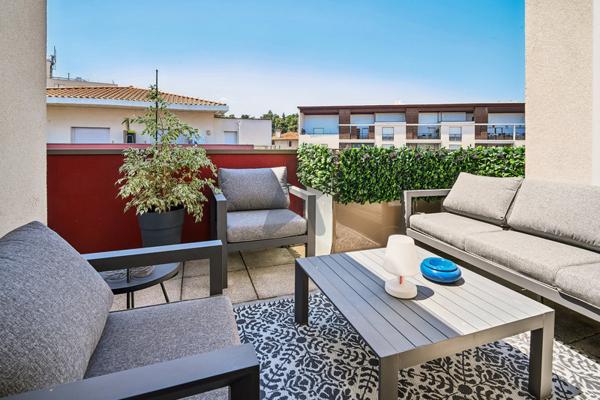 Oullins - Centre: Un appartement T2 de 47m2 avec terrasse et garage