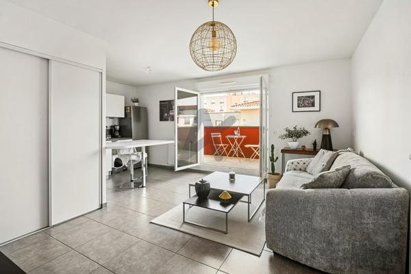 Oullins - Centre: Un appartement T2 de 47m2 avec terrasse et garage