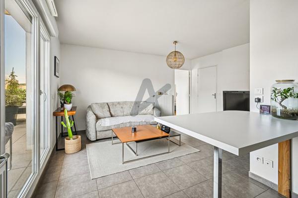 Oullins - Centre: Un appartement T2 de 47m2 avec terrasse et garage