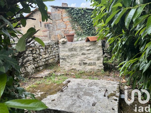 Maison 3 pièces de 35 m² à Nanteuil-en-Vallée (16700)