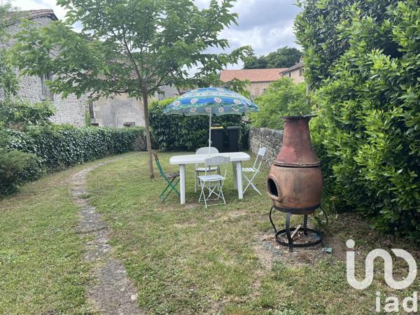 Maison 3 pièces de 35 m² à Nanteuil-en-Vallée (16700)