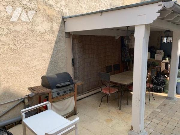 Saint-quentin - Proche centre ville - 3ch - cour fleurie et parking