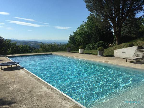 Maison T5 - 3 chambres - Terrain 2302m2 - Piscine - Vue