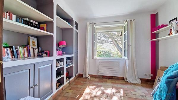 Maison T5 - 3 chambres - Terrain 2302m2 - Piscine - Vue