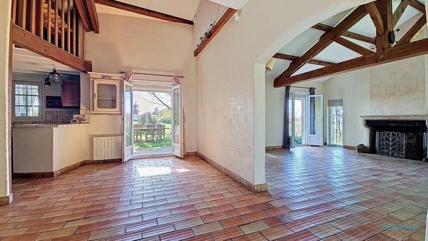 Maison T5 - 3 chambres - Terrain 2302m2 - Piscine - Vue