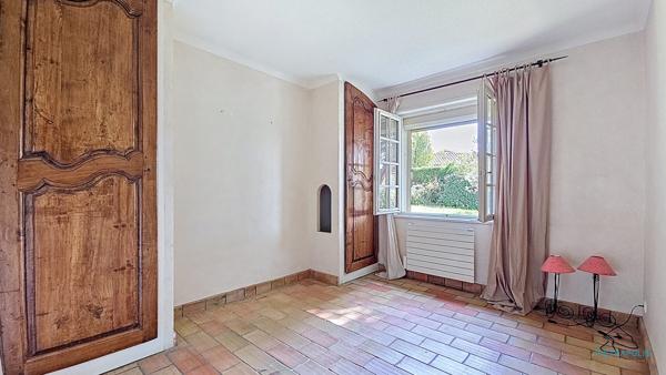 Maison T5 - 3 chambres - Terrain 2302m2 - Piscine - Vue