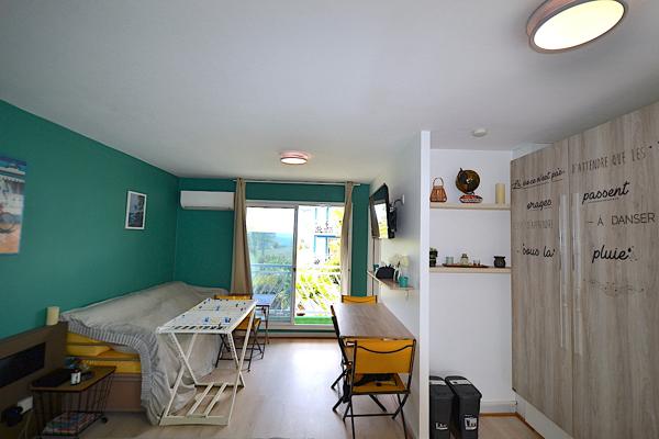 Studio en parfait état, meublé, vue mer