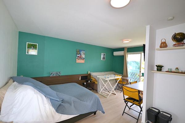 Studio en parfait état, meublé, vue mer