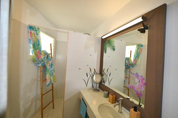 Studio en parfait état, meublé, vue mer