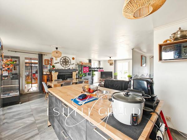 Villa  sur 4 faces, 4 pièces, avec piscine, garage