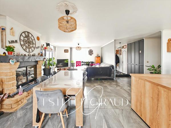 Villa  sur 4 faces, 4 pièces, avec piscine, garage