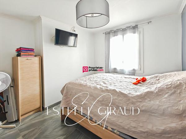 Villa  sur 4 faces, 4 pièces, avec piscine, garage