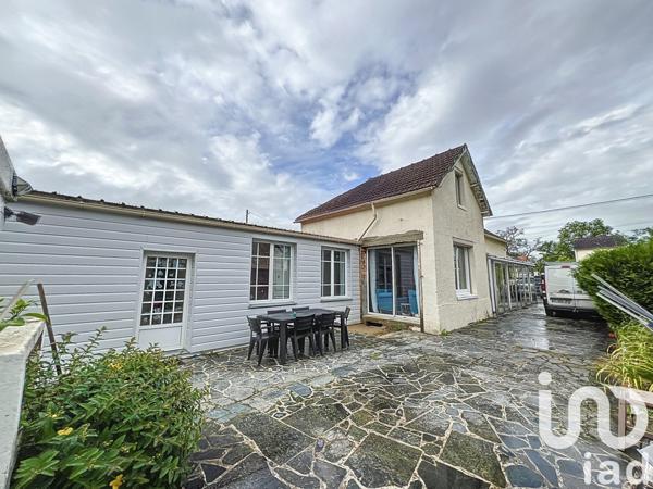 Maison traditionnelle 8 pièces de 100 m² à Saint-Aubin-lès-Elbeuf (76410)