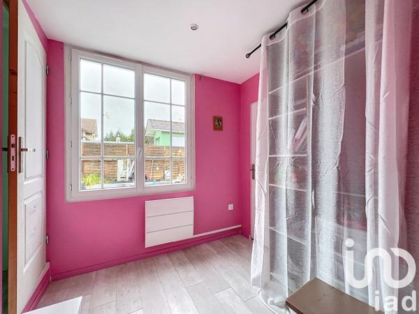 Maison traditionnelle 8 pièces de 100 m² à Saint-Aubin-lès-Elbeuf (76410)